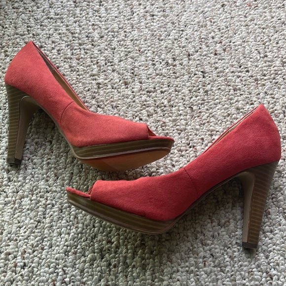 Old Navy Faux Suede Peep Toe High Heal - Picture 9 of 12